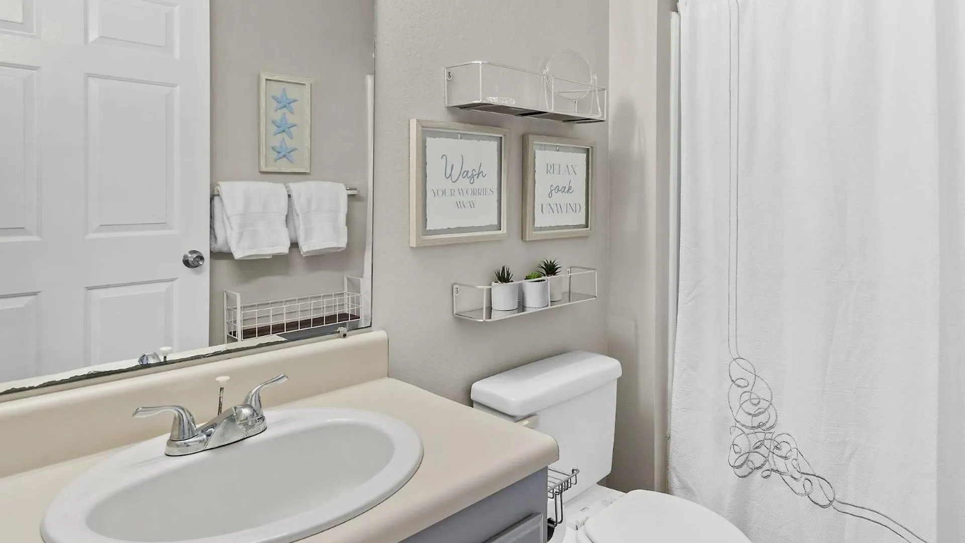 Indian Lake 177 Condo ~ Salty Sandollar Destin Holiday home